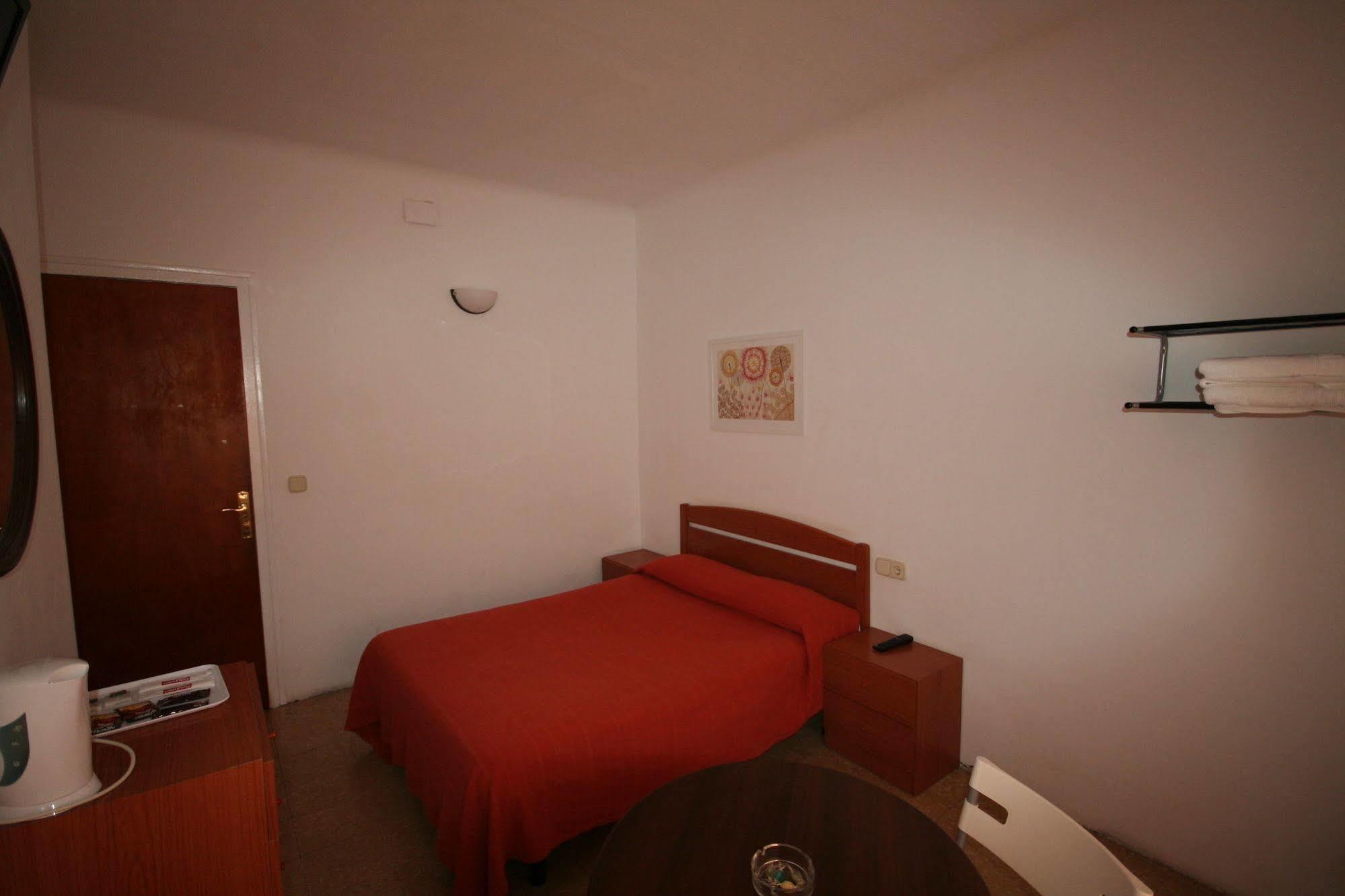 Hostal Juventus Portbou Eksteriør billede